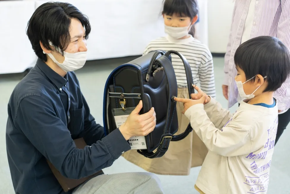 ランドセル選びに迷ったら、スタッフに気軽にご相談ください！