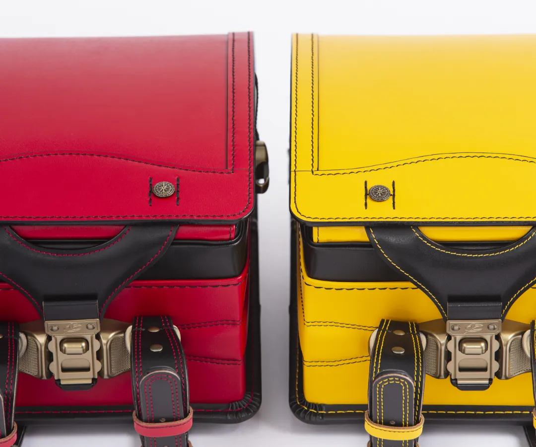 内装から背あてまで、黒で統一した一体感ある仕上がり