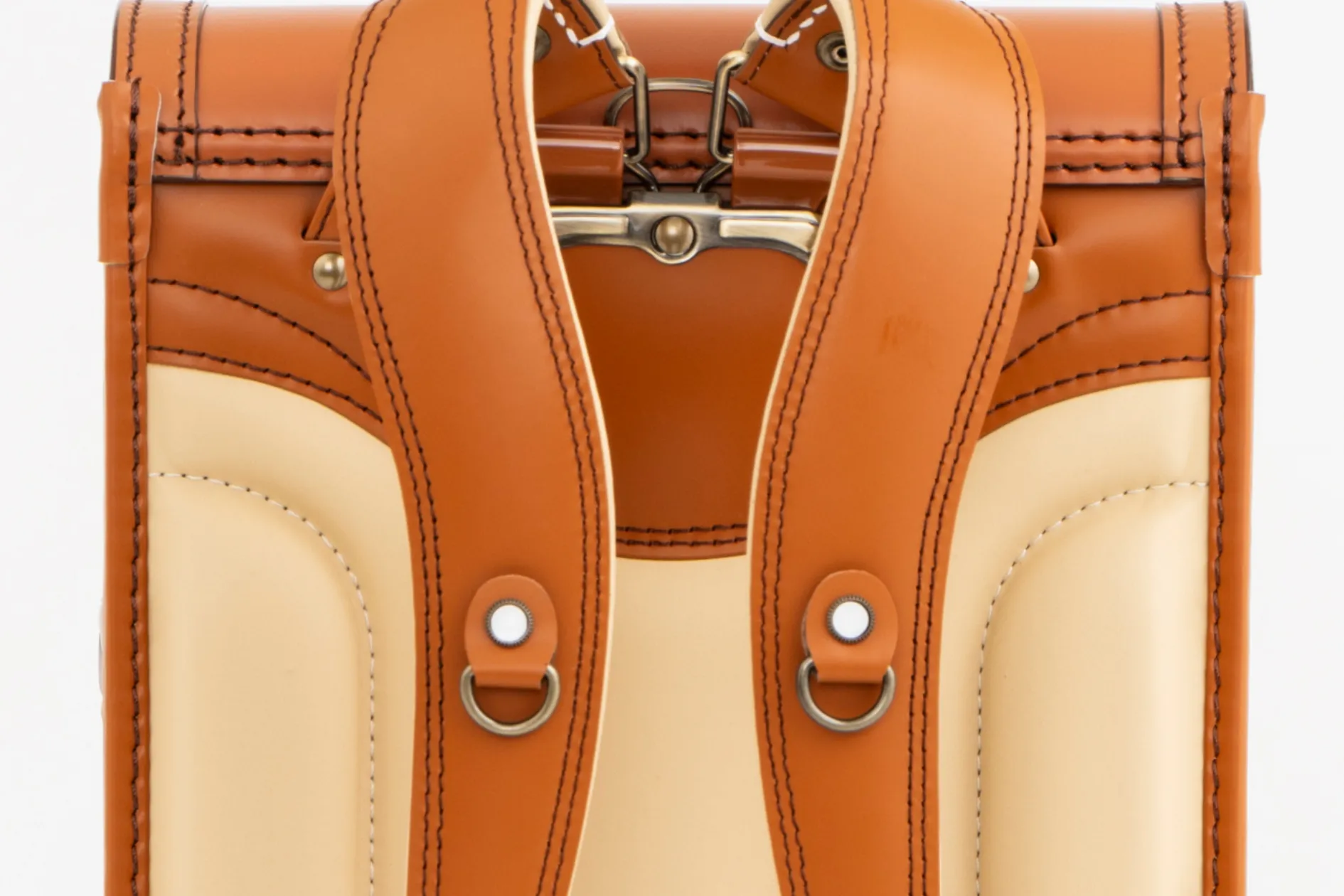 防犯ブザー用金具が左右両方についていて安心