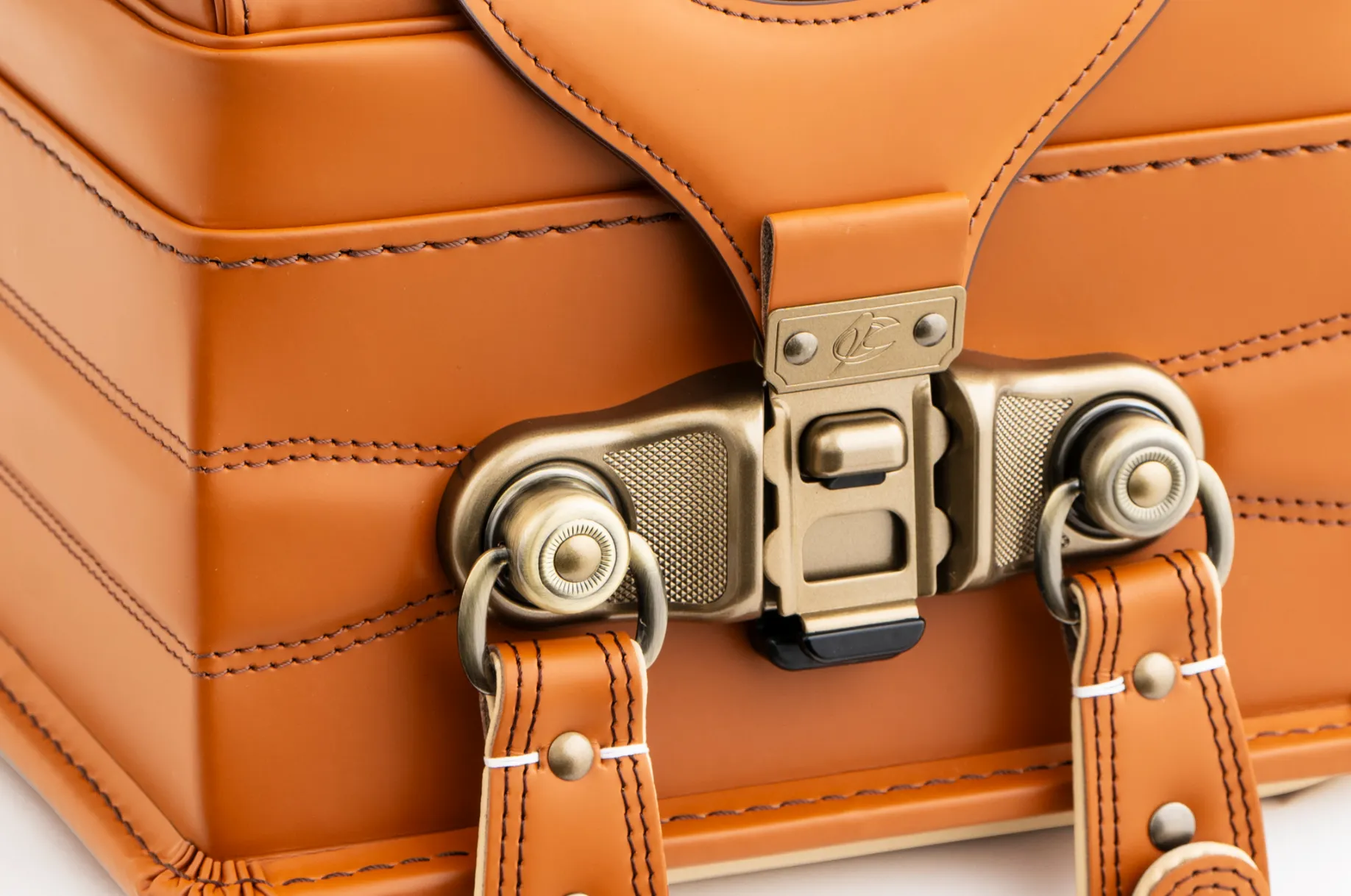 防犯ブザー用金具が左右両方についていて安心