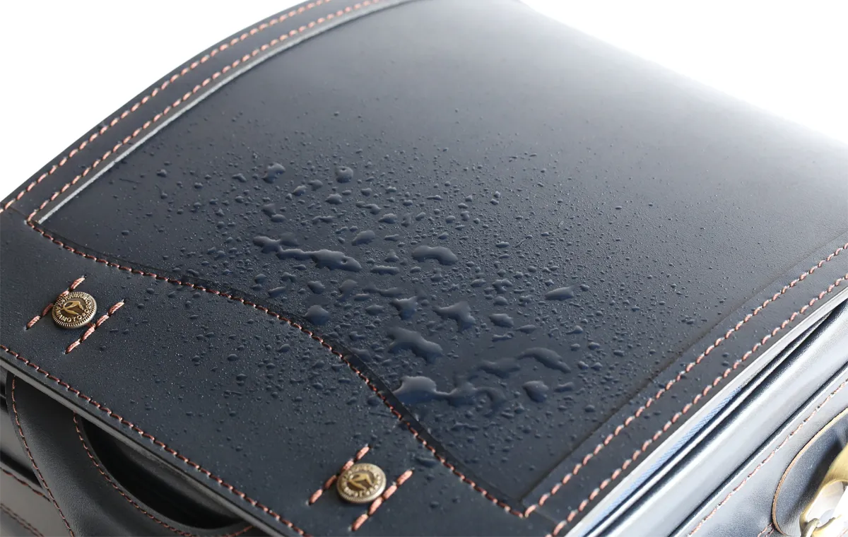 すべてのランドセルに防水加工。