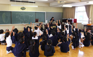 【鞄工房山本 奈良本店】小学校での出張授業！「ランドセルができるまで」