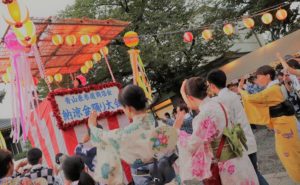 【鞄工房山本 表参道店】ダシキに浴衣、サンバも盆踊りも！色んな夏祭りに行ってみよう！