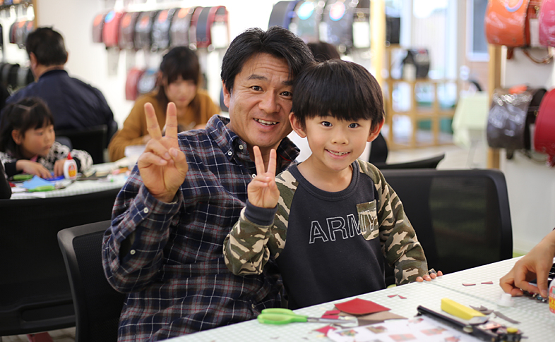 笑顔のお父さまとお子さま