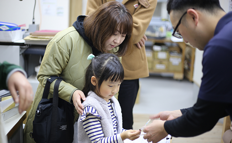 パーツの厚さ調整を見学