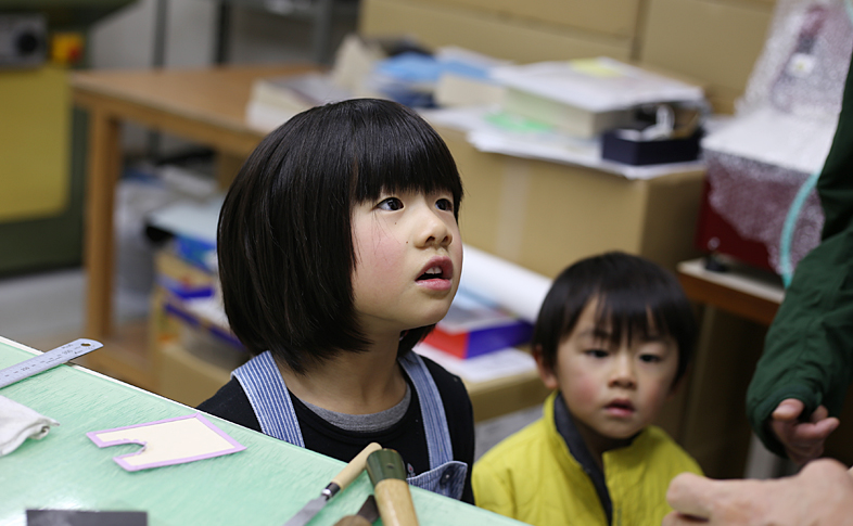 話しかけるお子さま