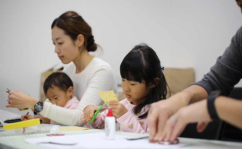 革を切るお子さま