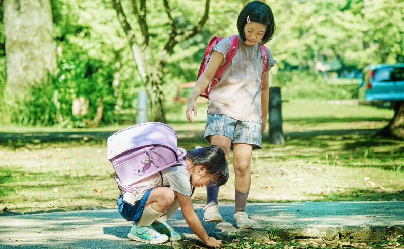 小学生にGPSは必要？種類や選び方、ランドセルに入れる場所を解説