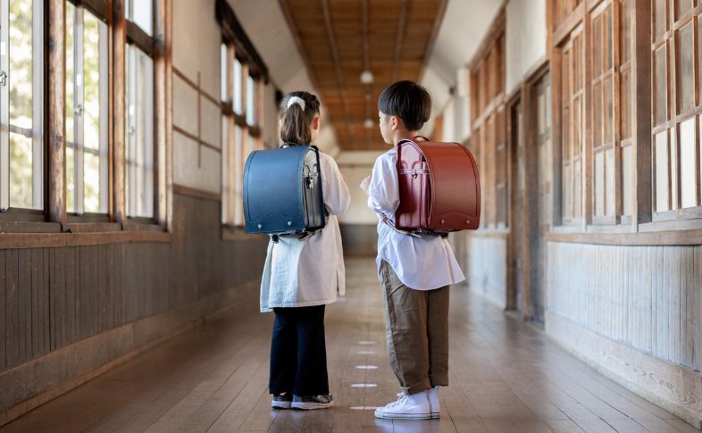 子ども 後ろ姿