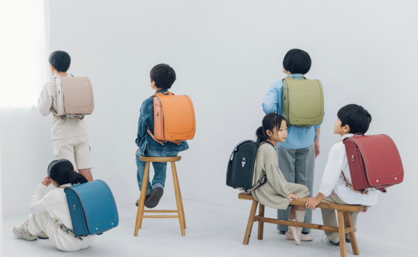 ランドセルを背負った子どもたち