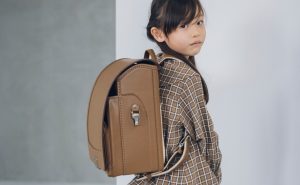 【最新】ランドセルでキャメル色は女の子に人気！おすすめと選ばれる理由