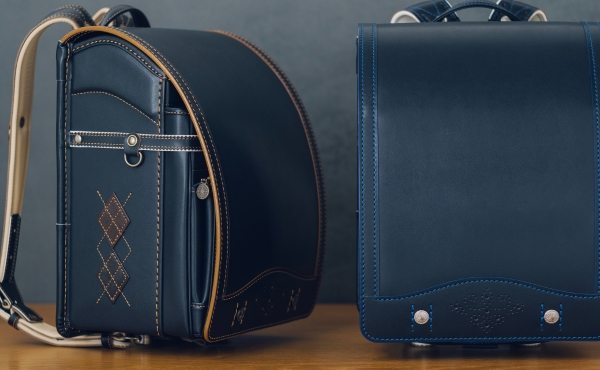 男の子に人気のネイビー・紺色のランドセルは？選び方やおすすめ商品を紹介！