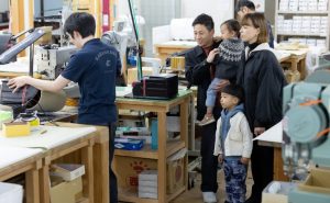 この工房で生まれるランドセルを、わが子に選びたい。ご家族の声から見る工房見学の魅力
