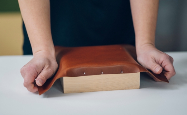 MONTBOOKブランドでの吊り込み工程