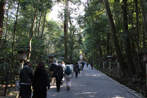 鞄工房山本版 奈良ガイド 「福は～山！」で豆を撒く！大神神社の節分祭