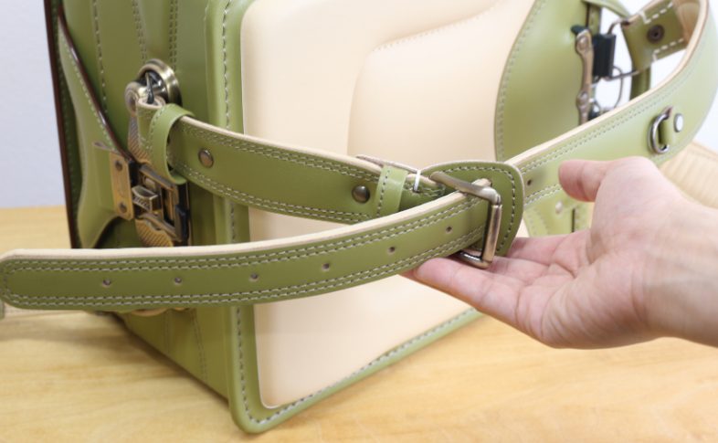 肩ベルトの通し方