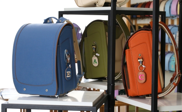 ランドセルとイニシャルキーホルダー