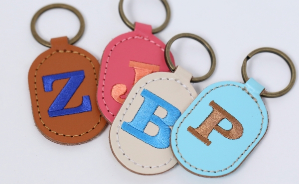 イニシャルキーホルダー