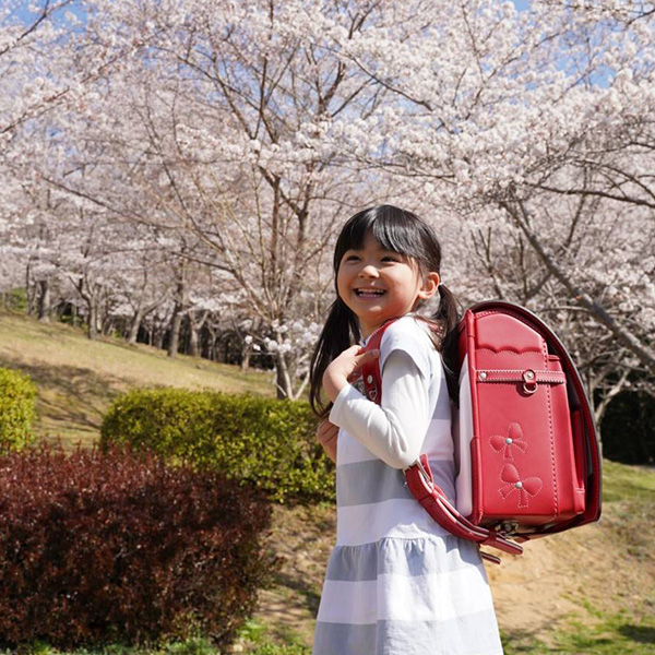 自分で選んだ赤色のランドセル | 鞄工房山本のランドセル